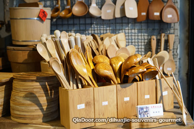 台湾の迪化街の木製食器雑貨店・永興農具工廠